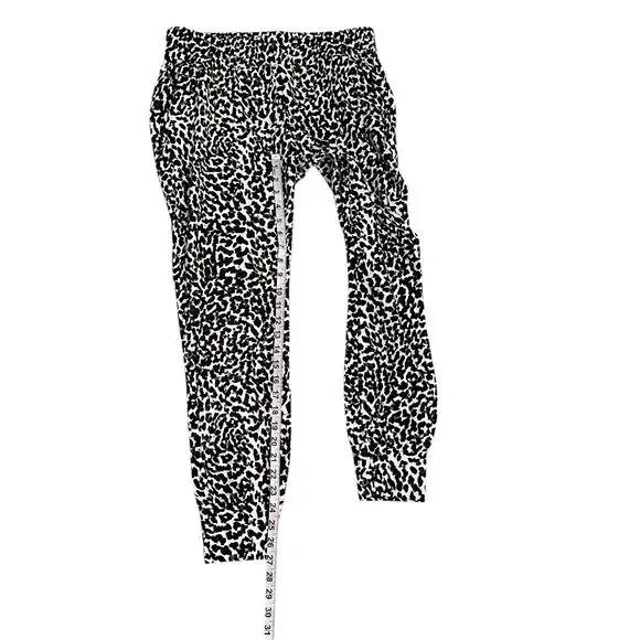 Cabi Pivot Spotted Jogger Pants Women S Animal Print Lounge Casual Travel 5680 - Picture 5 of 8